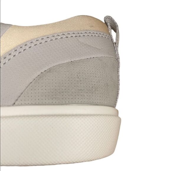Cloudsteppers by Clarks ~ Lt grey with ivory accents ~ size 7 - Picture 5 of 14